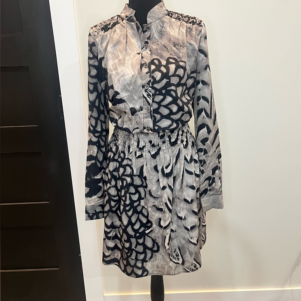 Jessica Simpson Long Sleeve‎ Button Front Dress Size 10 Black Gray Abstract Art